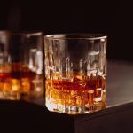 1.ghidpentrualegereaunuiwhiskycadougustulconteazamaimultdecatpretul