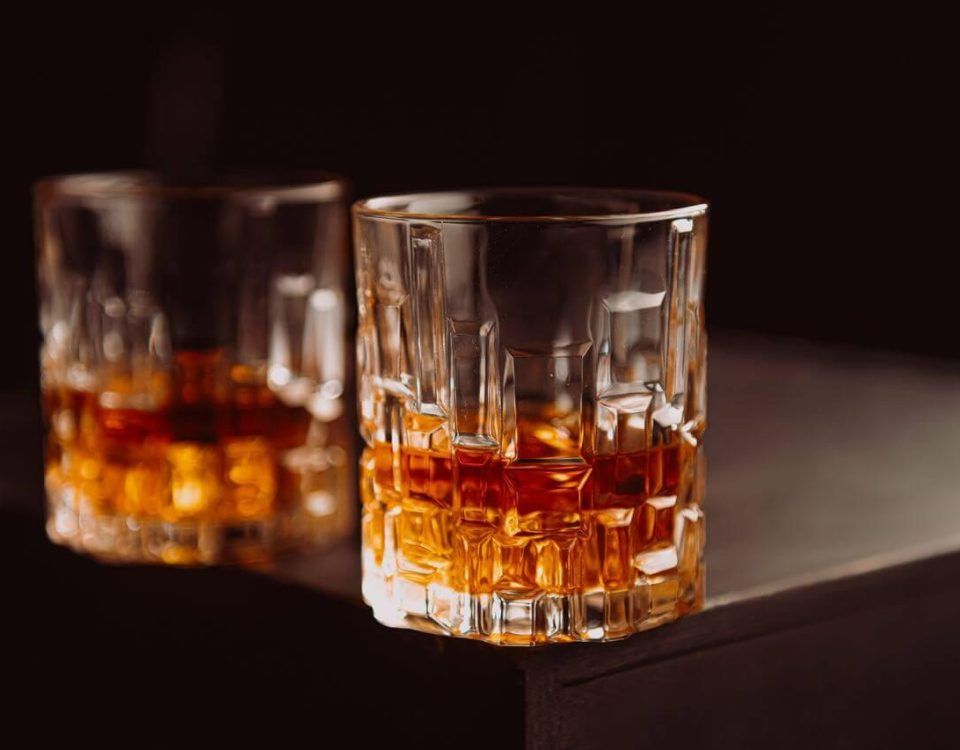 1.ghidpentrualegereaunuiwhiskycadougustulconteazamaimultdecatpretul